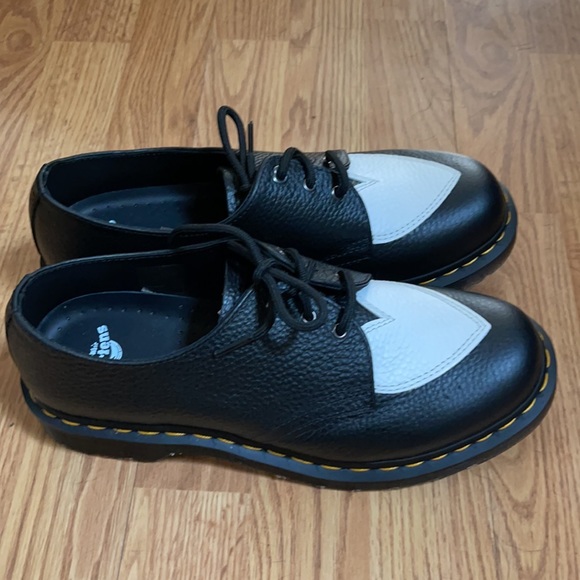 Black and White Heart Dr. Martens - Picture 3 of 5